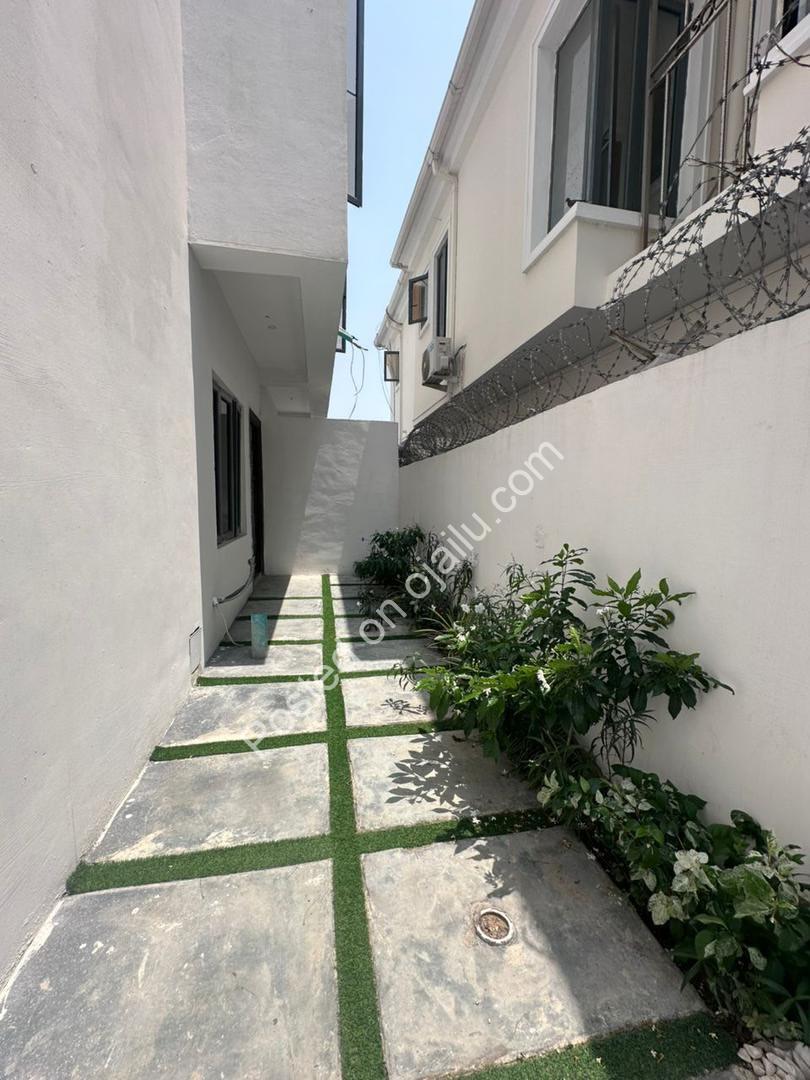 Coastal Road Gem: 3 Luxe 4-Bed Semis in Lekki