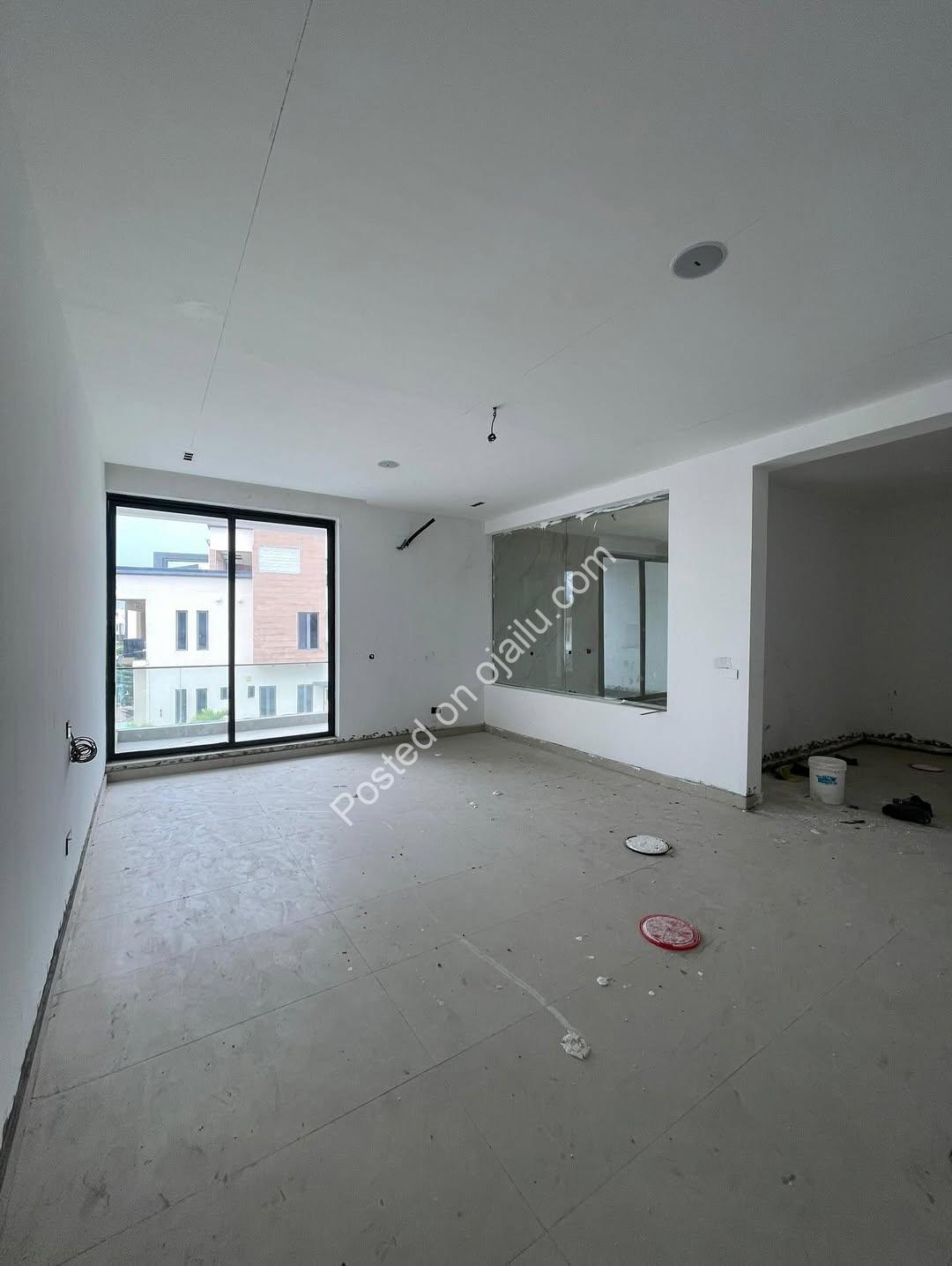 5-Bed Semi-Detached Duplex with Cinema, Gym & Pool in Ikate Lekki