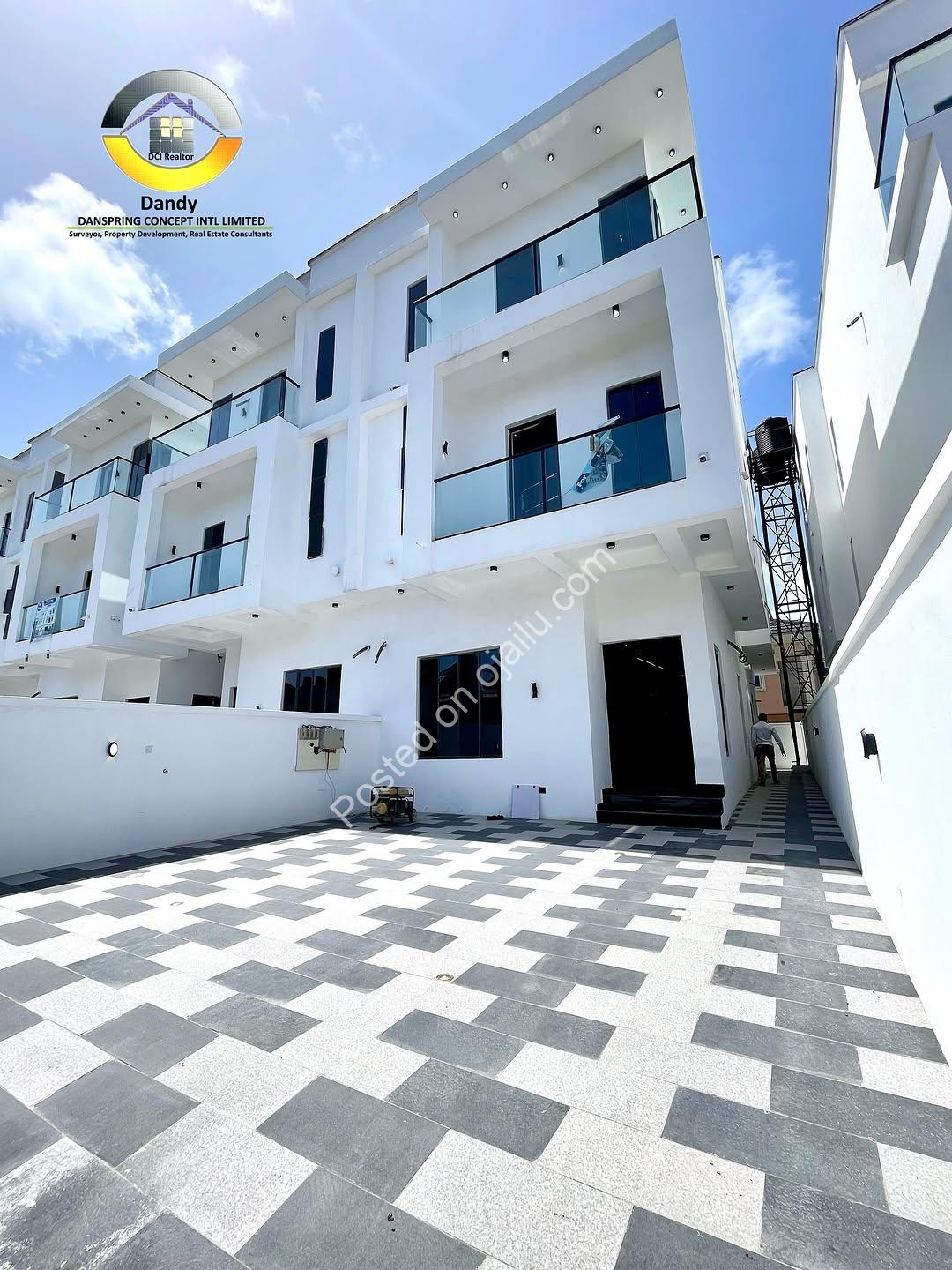 Lekki’s Grand 5-Bedroom Oasis with BQ