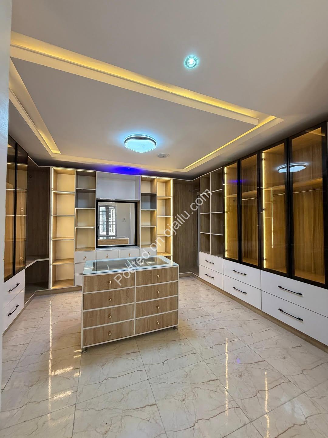 Elegant 5-Bedroom Duplex with Cinema & Pool in Lekki