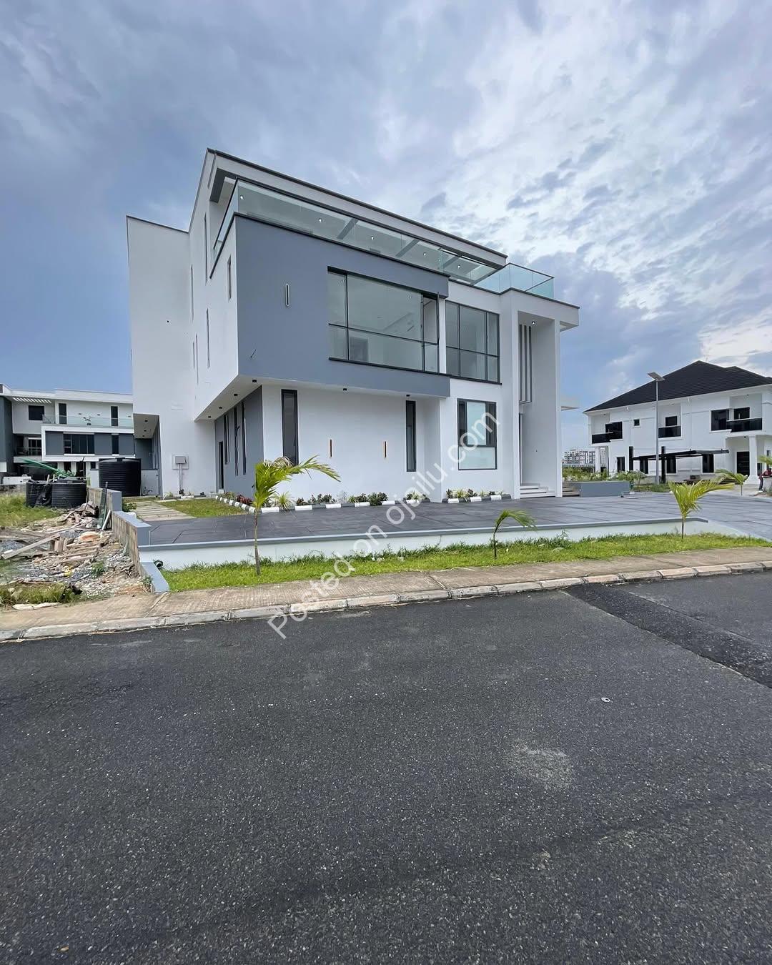 Luxury 5-Bed Duplex with Cinema & Pool in Ikate