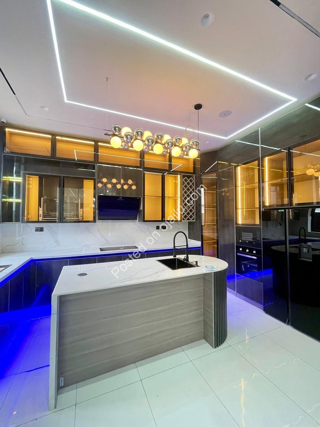 Orchid’s Finest: 5-Bedroom Estate with Pool & BQ