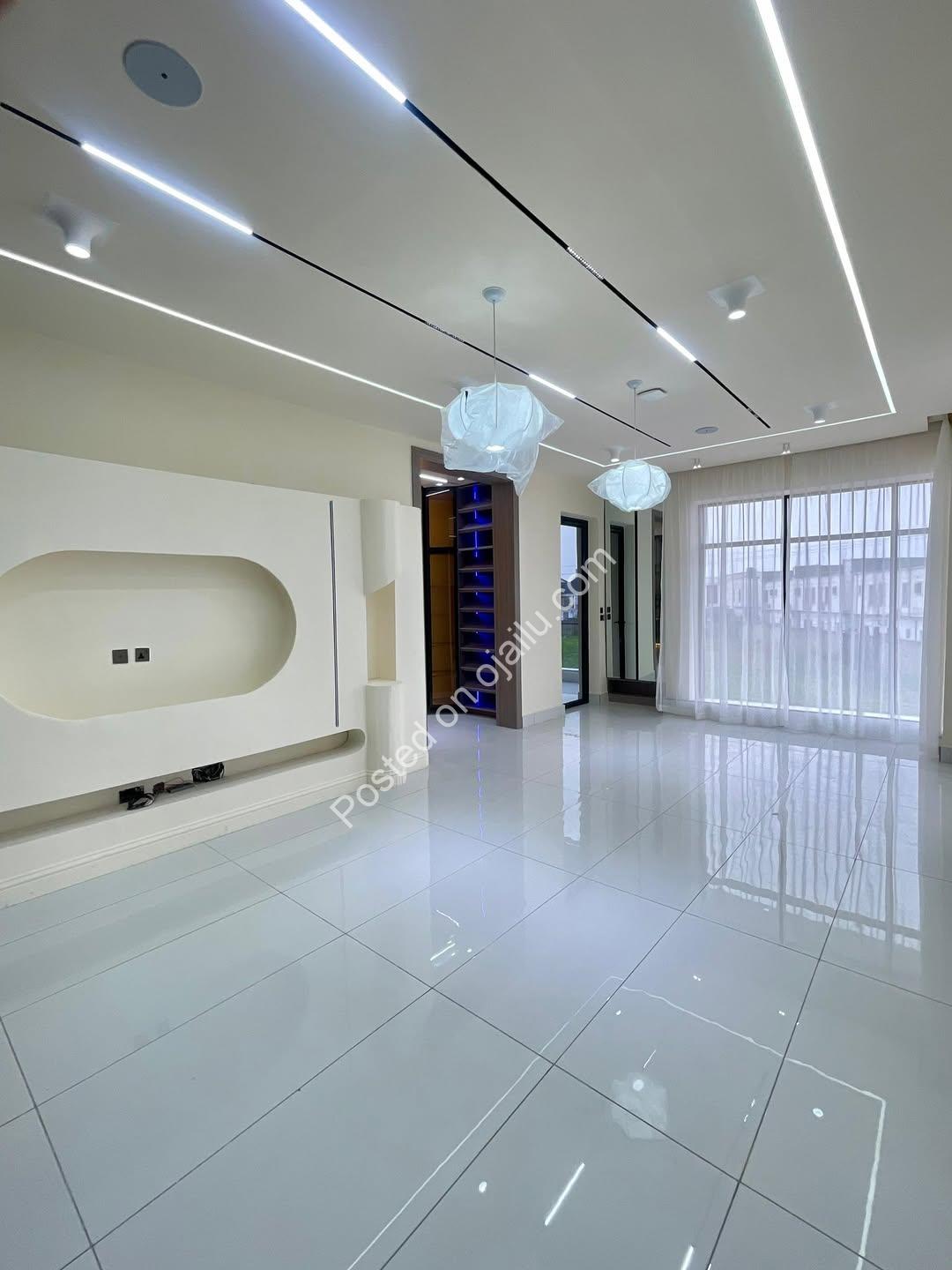 Orchid’s Finest: 5-Bedroom Estate with Pool & BQ