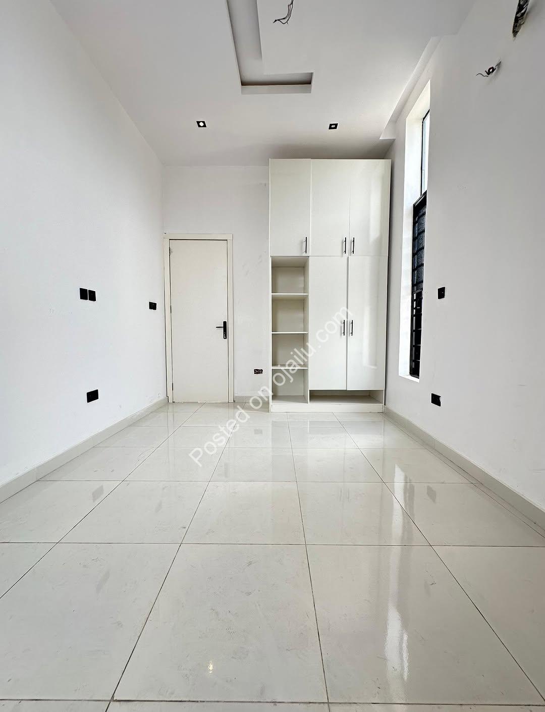 Modern 4-Bed Duplex: Secure, Automated Lekki Living