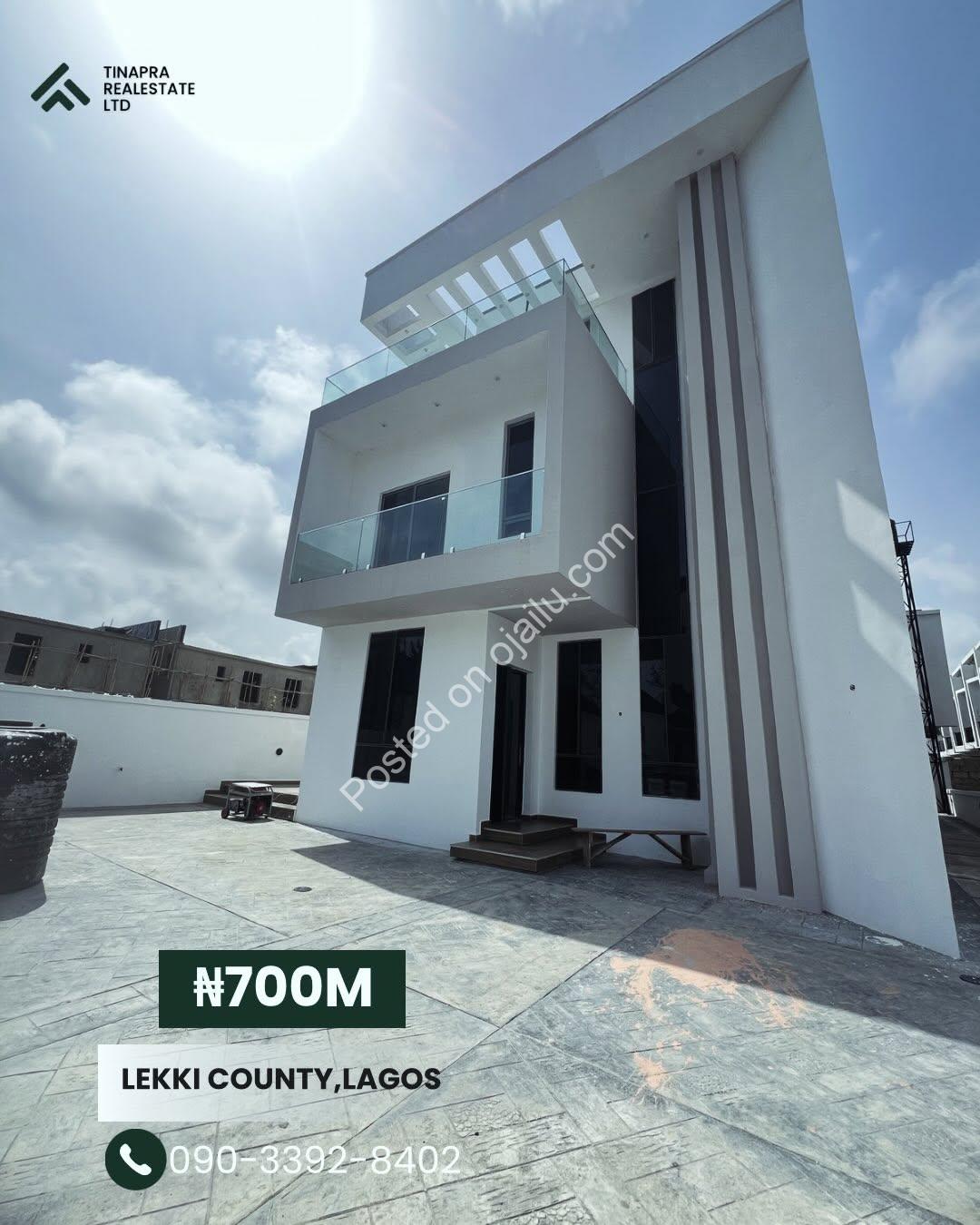 Lekki’s Ultimate Family Oasis: 5-Bed Poolside Haven