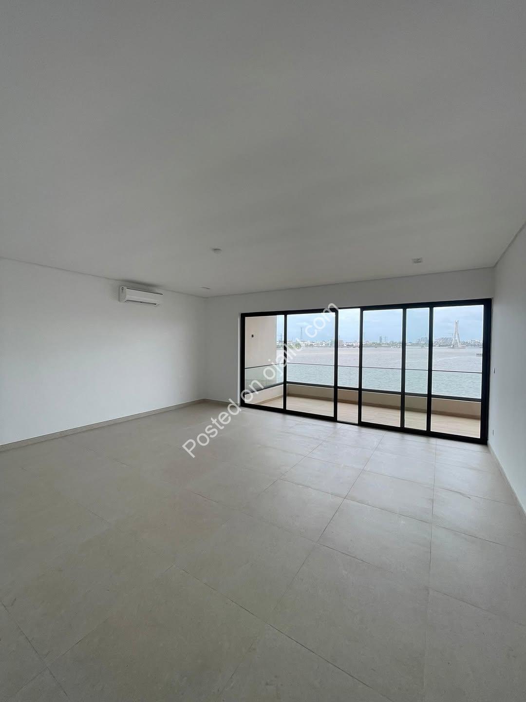 Waterfront Majesty: 5-Bed Ikoyi Palace with Pool & Gym