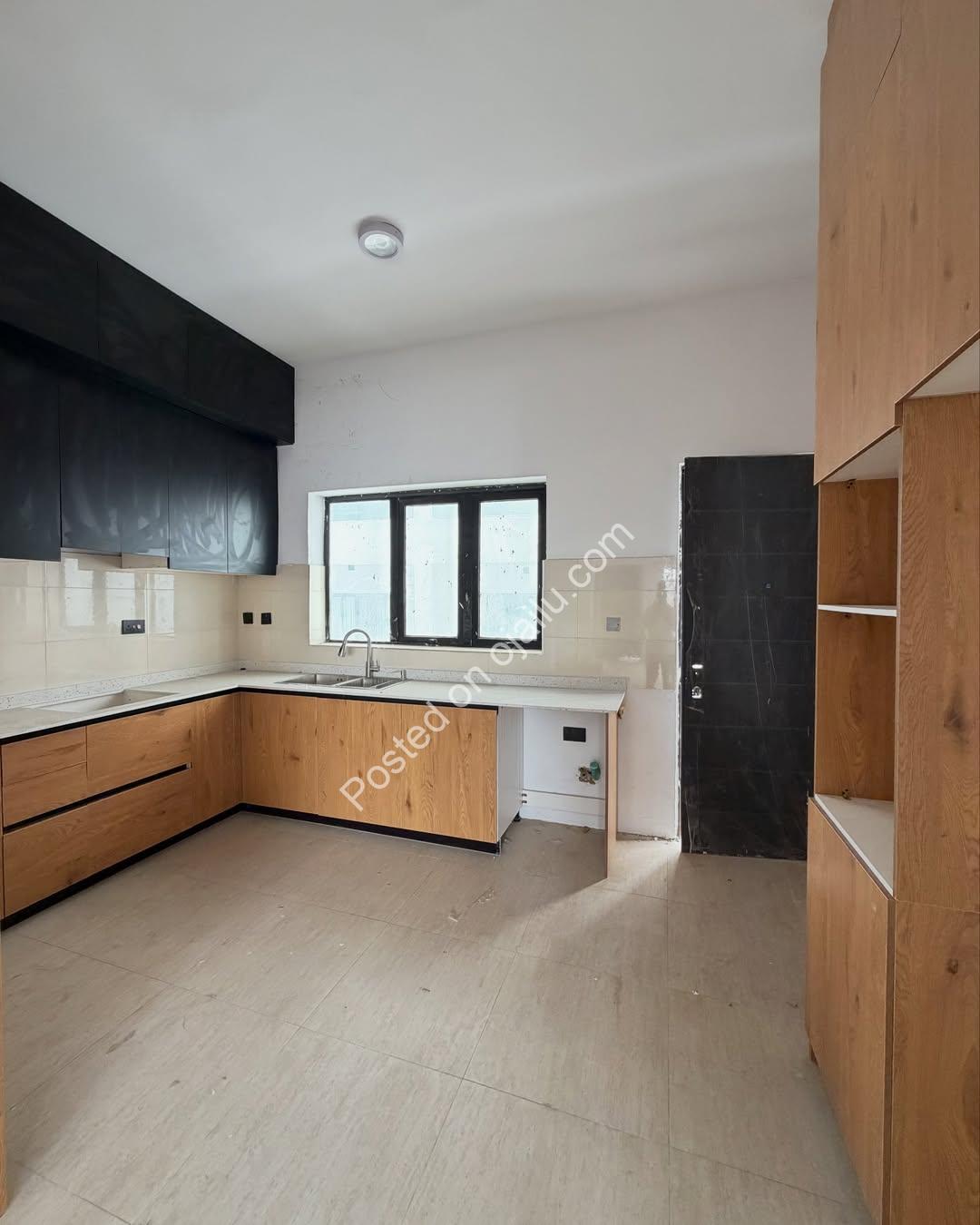 Elevator Maisonette: En-Suite Luxury in Lekki