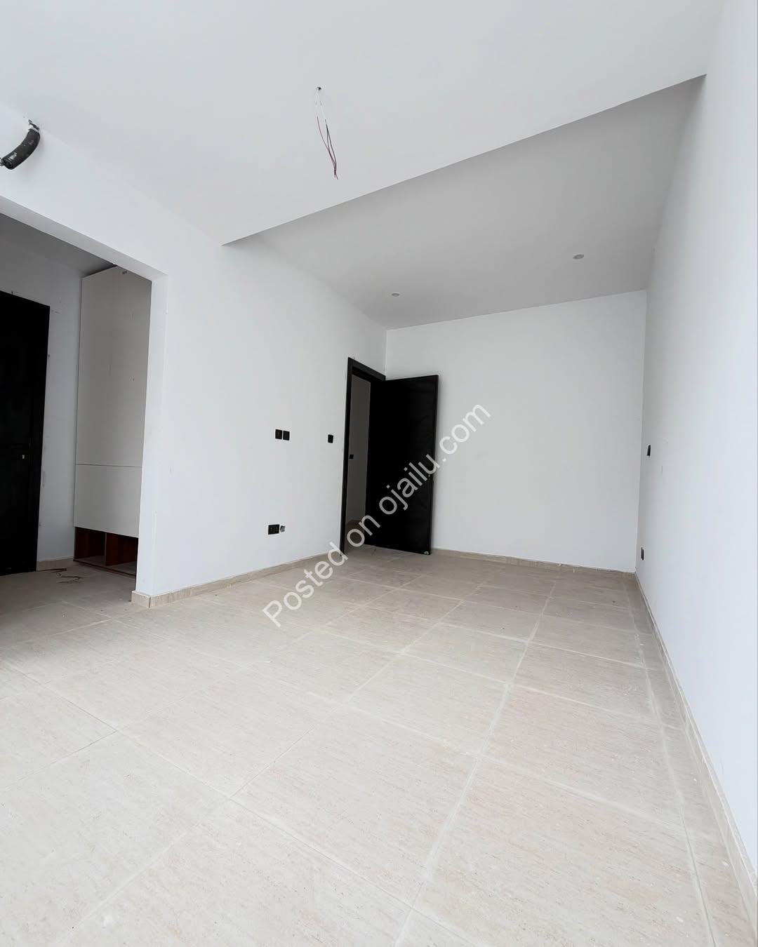 Elevator Maisonette: En-Suite Luxury in Lekki