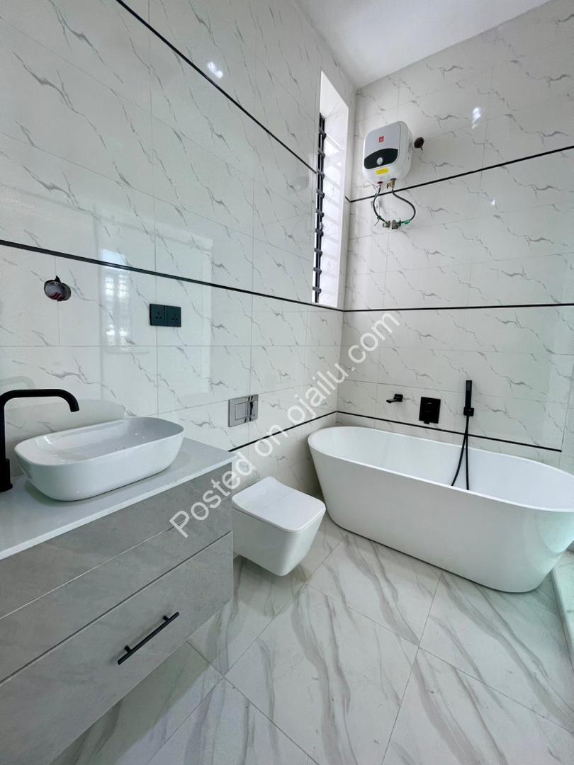 Sleek 5-Bed Haven with Resort-Style Pool in Ikota