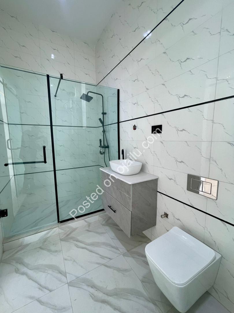 Sleek 5-Bed Haven with Resort-Style Pool in Ikota