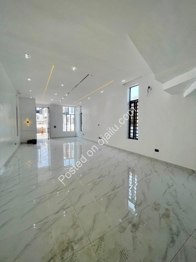 Sleek 5-Bed Haven with Resort-Style Pool in Ikota