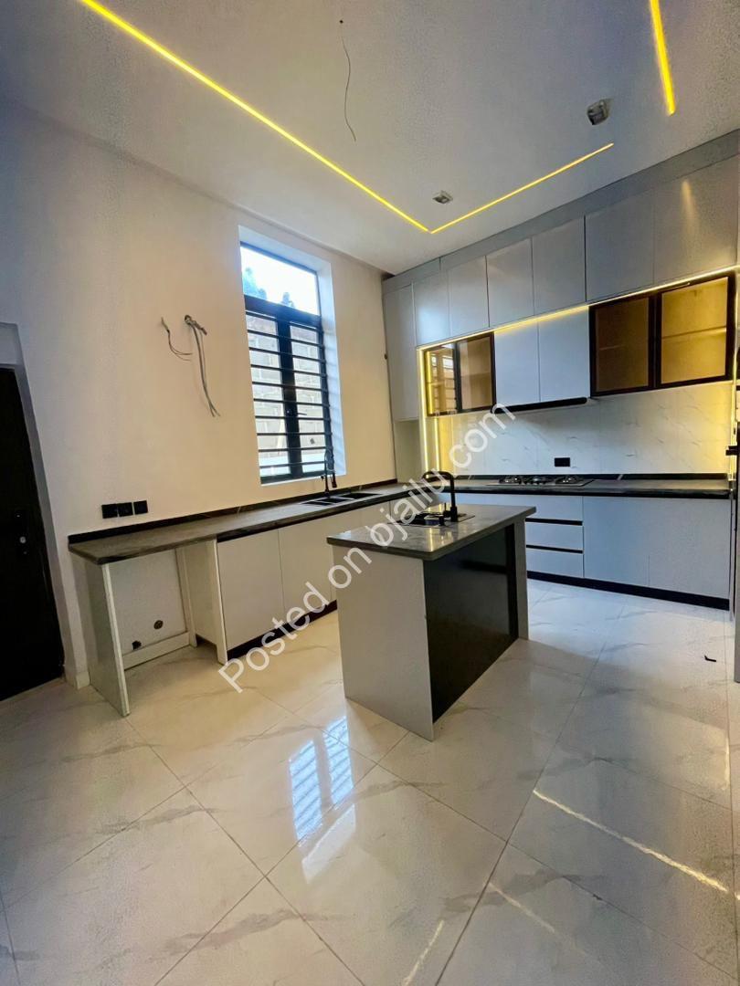 Sleek 5-Bed Haven with Resort-Style Pool in Ikota