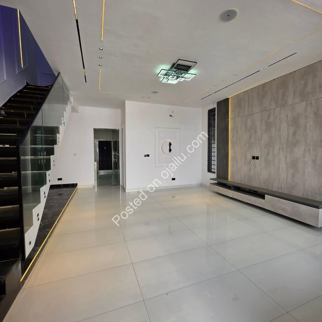 Smart 4-Bed Lekki Haven: Ensuite Luxury & BQ