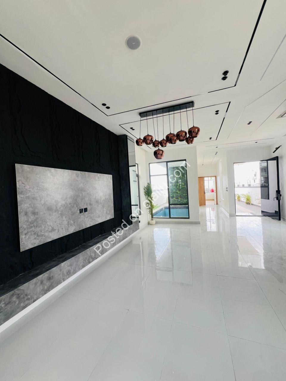 Lagos Luxury: 5-Bed Duplex with Cinema & Pool