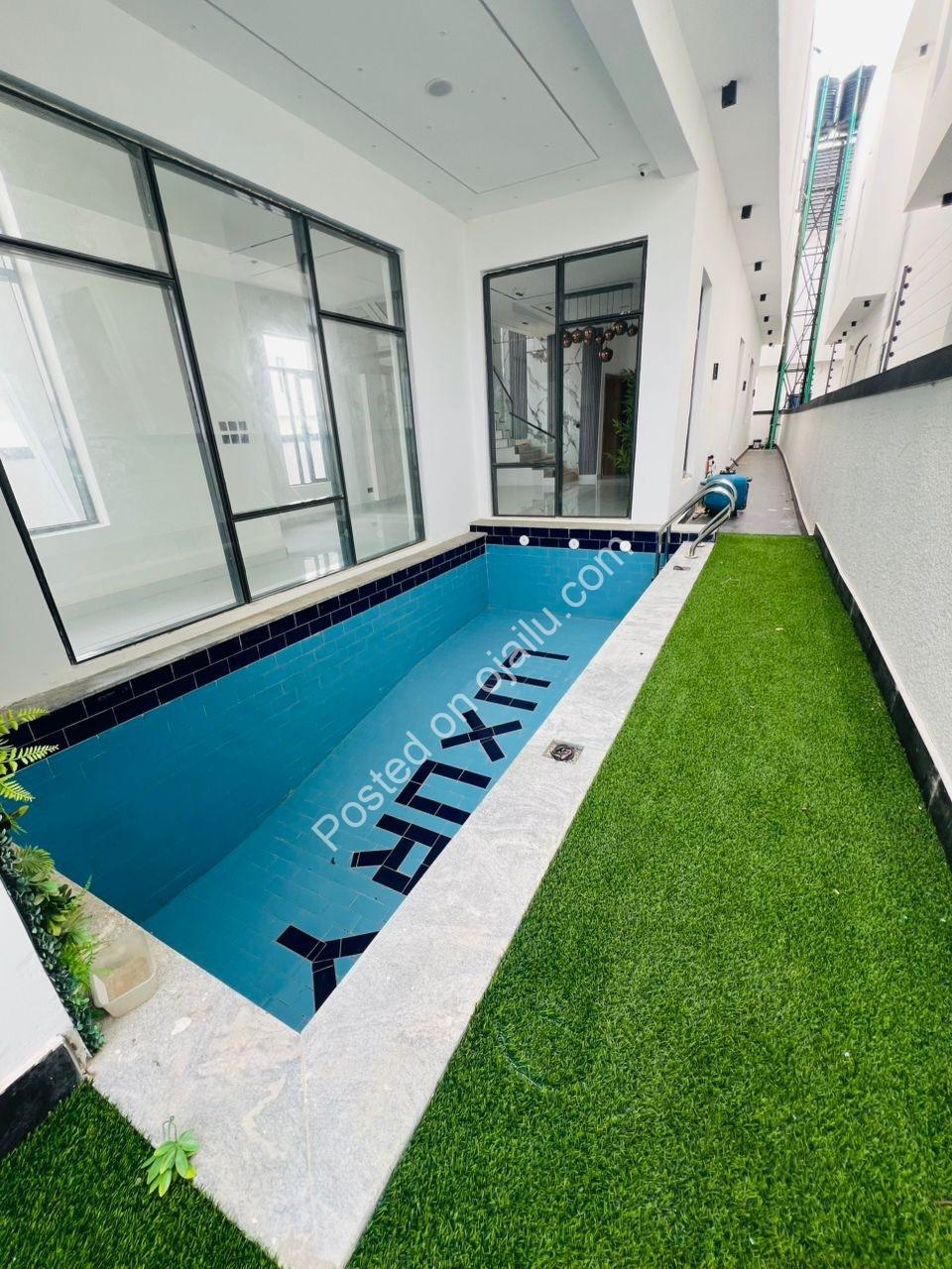 Lagos Luxury: 5-Bed Duplex with Cinema & Pool