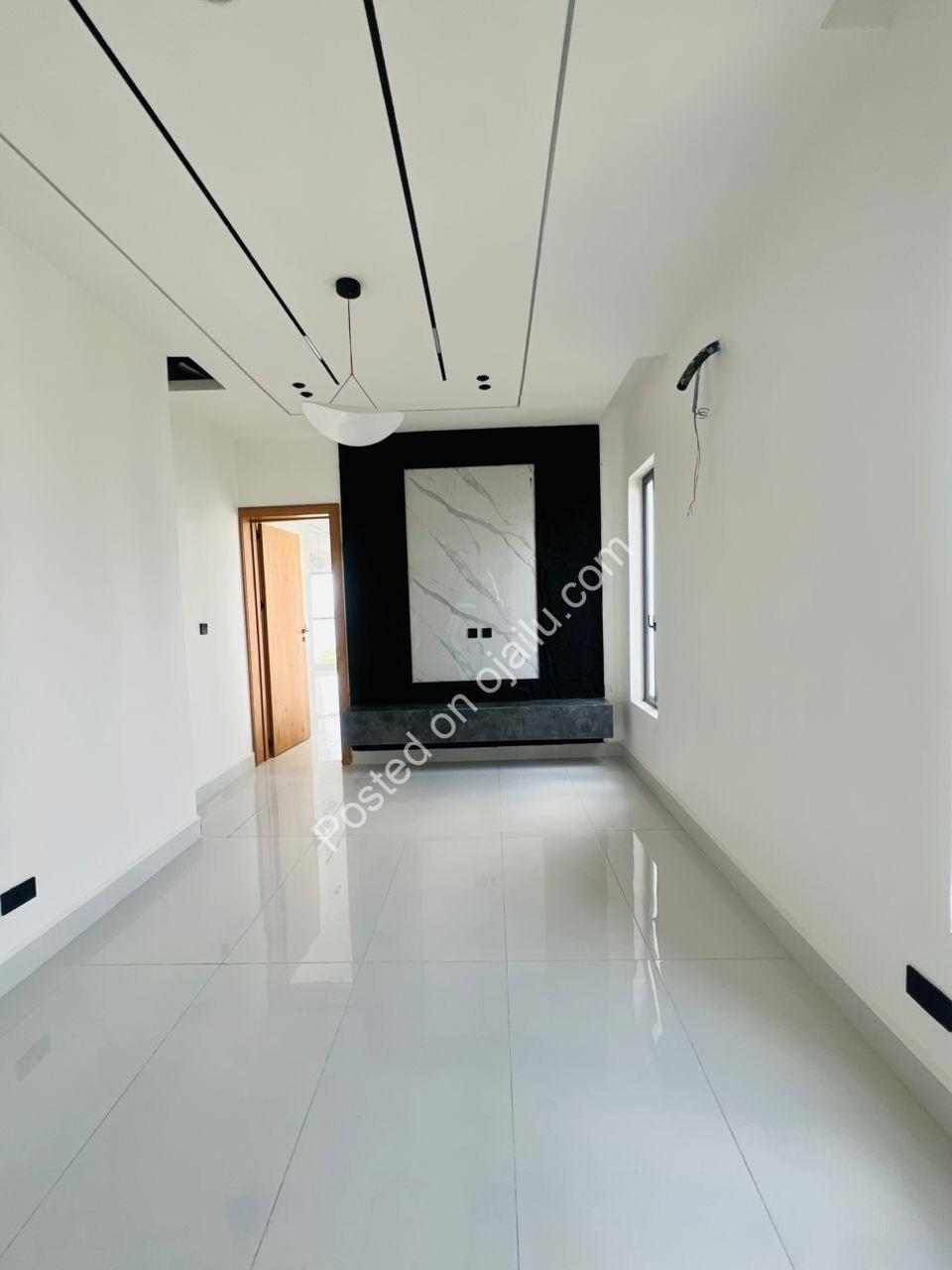 Lagos Luxury: 5-Bed Duplex with Cinema & Pool