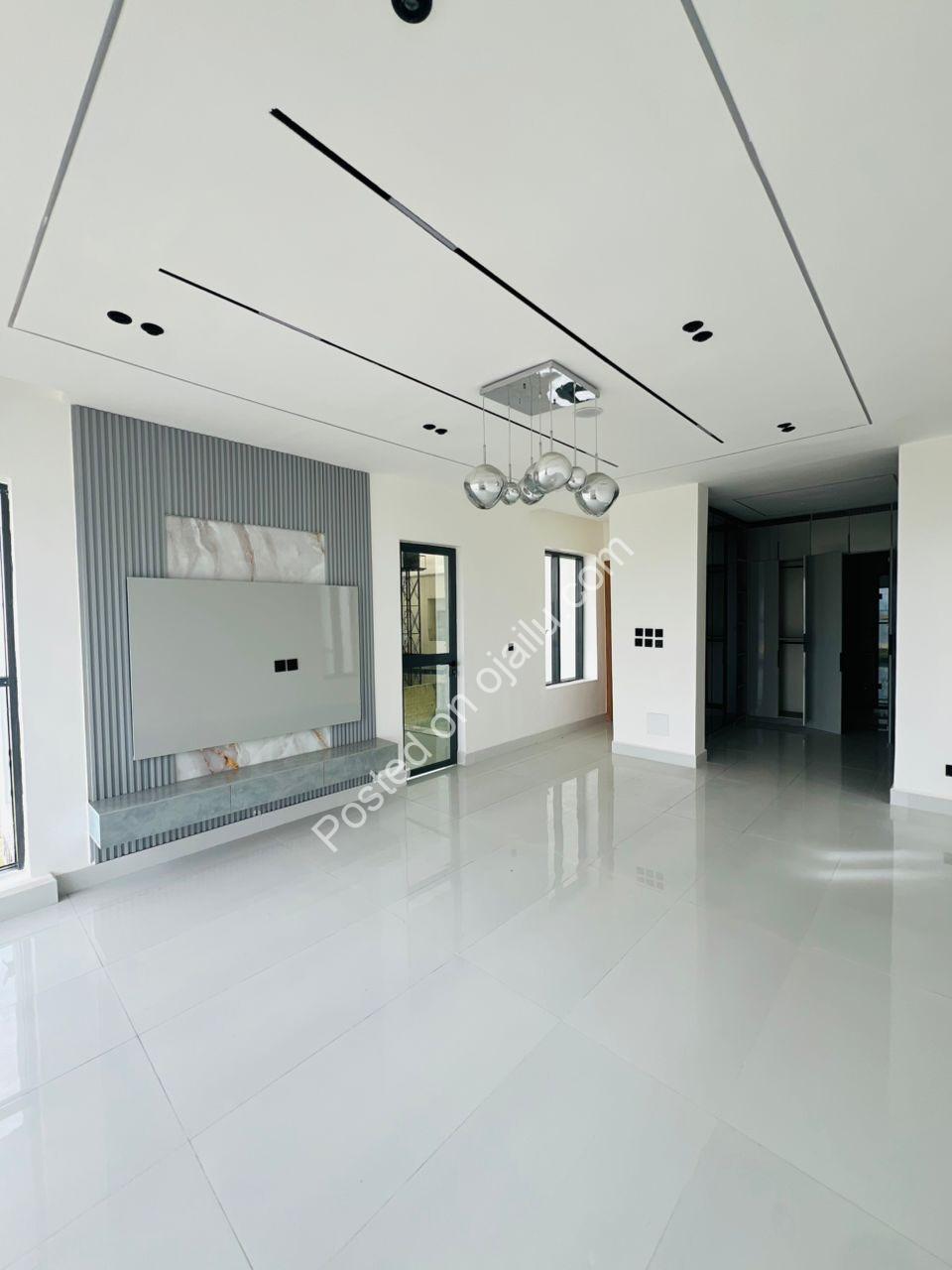 Lagos Luxury: 5-Bed Duplex with Cinema & Pool