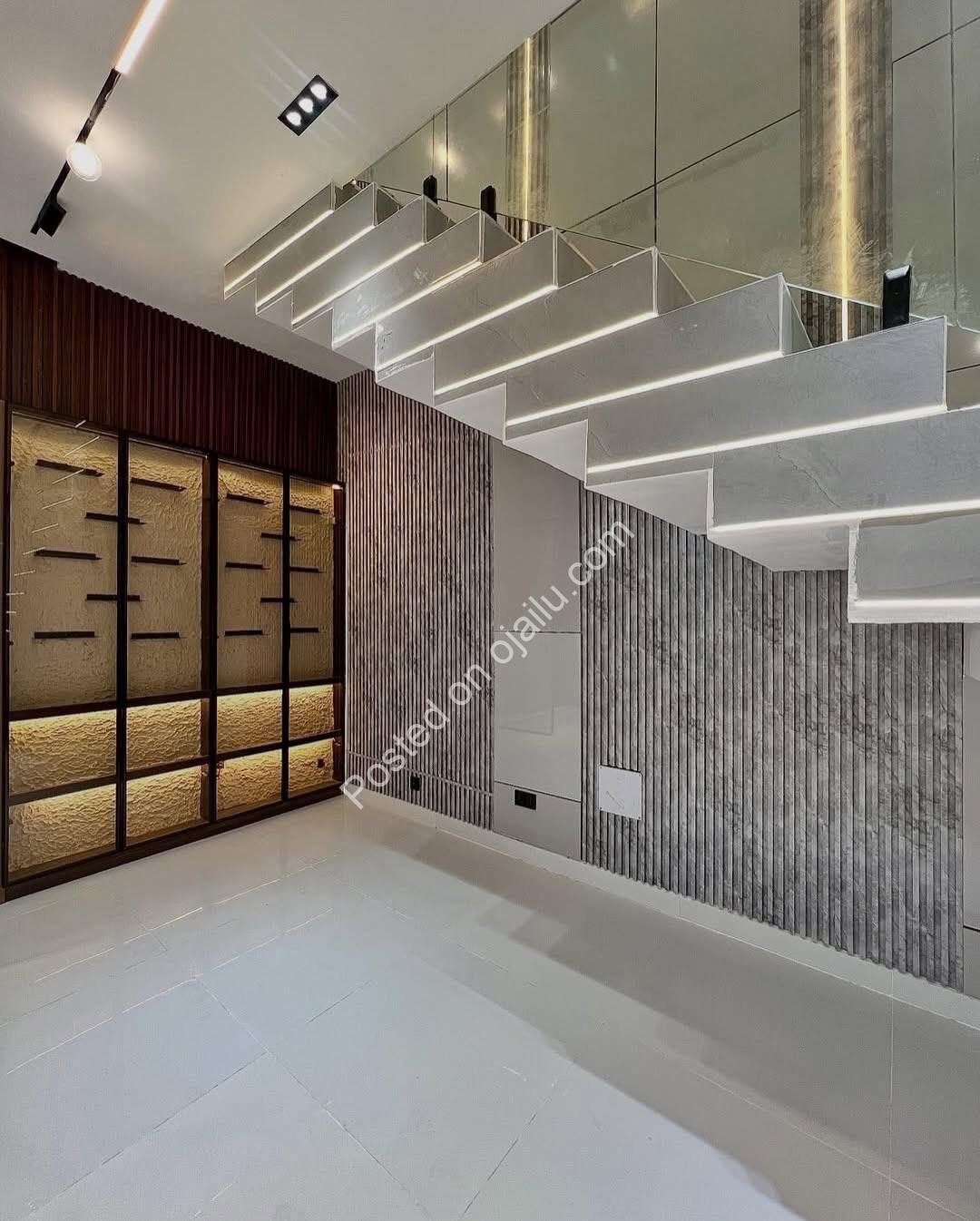 Exquisite 5-Bedroom Haven with Pool in Chevron