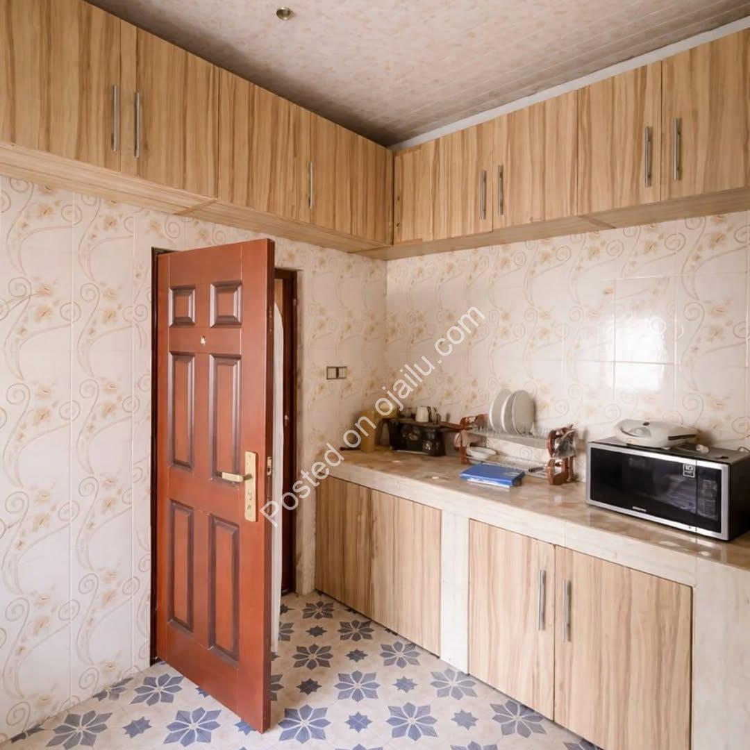 Spacious 5-Bedroom Family Haven with Security