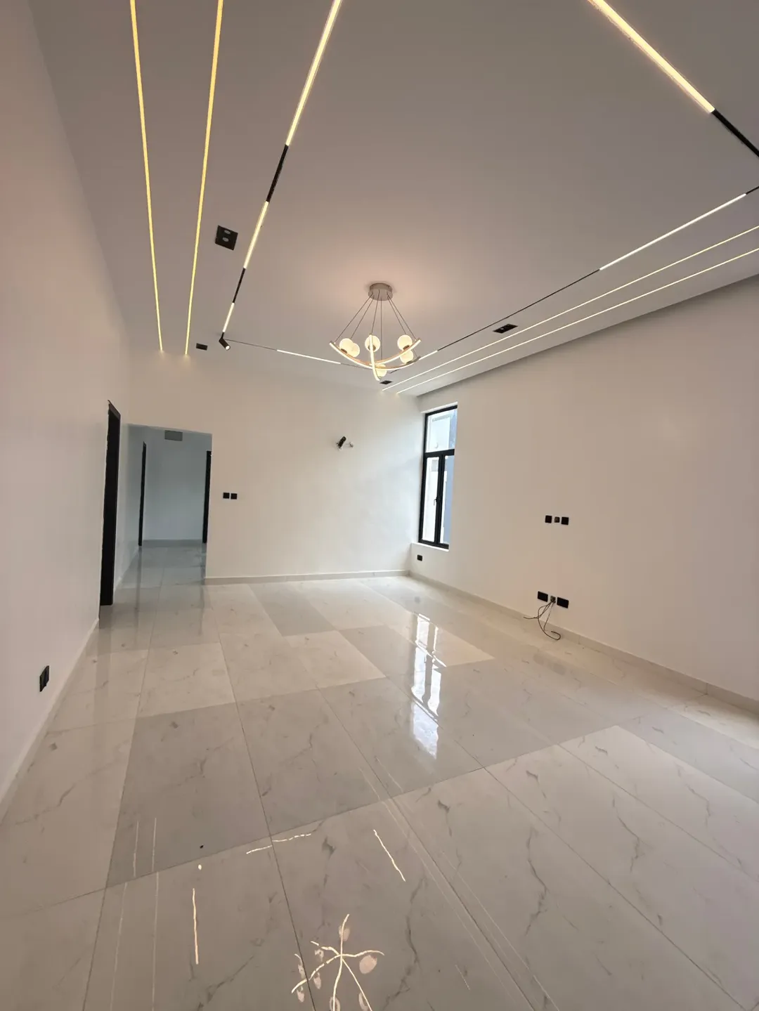 Lagos Luxury: 5-Bed Poolside Estate in Chevron