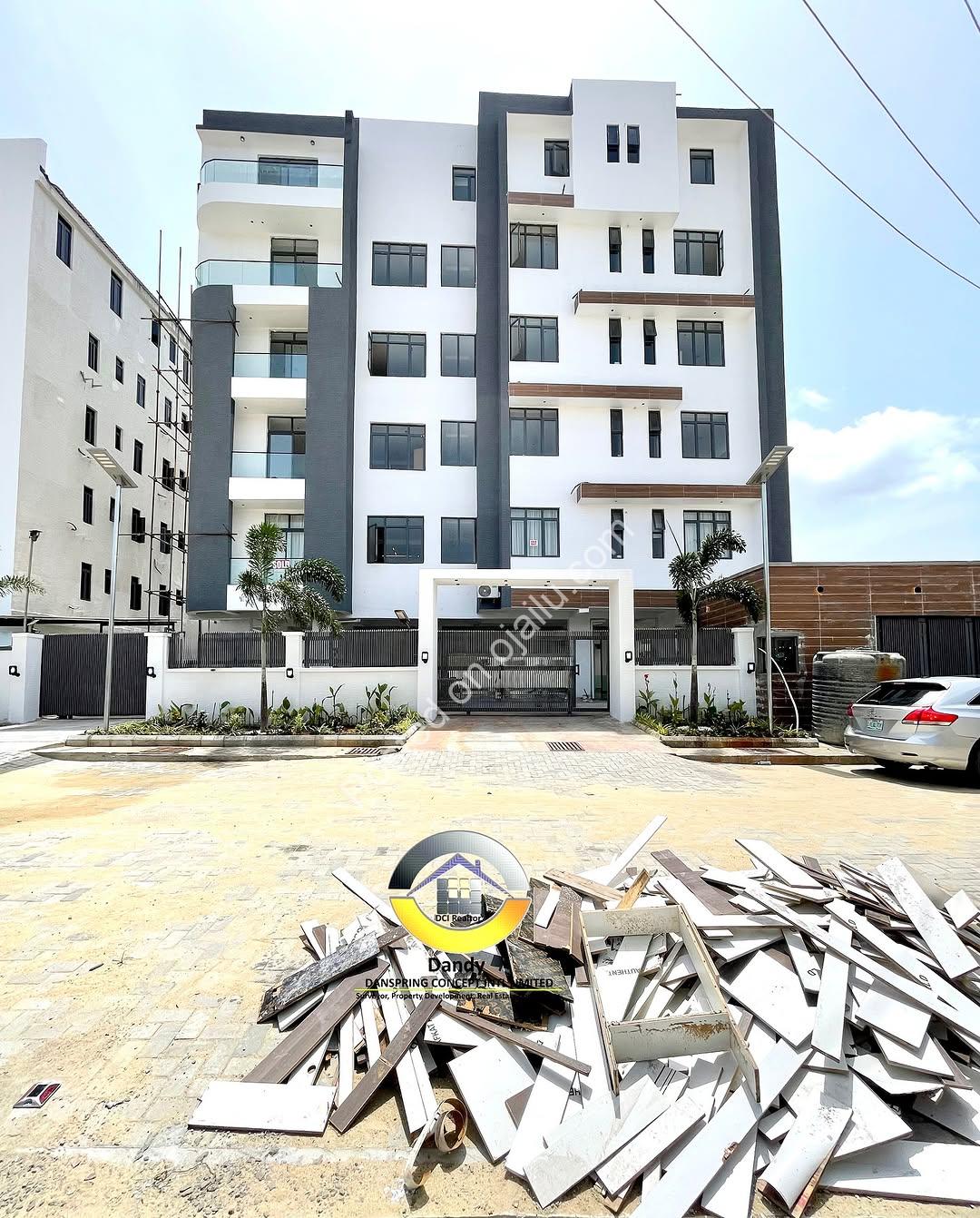 Lekki’s Finest: 2-Bedroom Haven with Pool & Gym