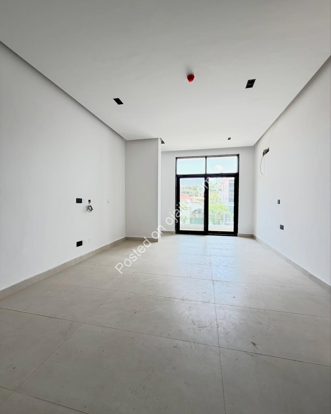 Lekki Waterfront Haven: Pool, Gym & Private Elevator