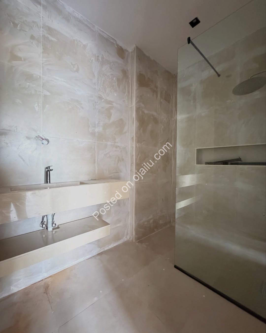 Lekki Waterfront Haven: Pool, Gym & Private Elevator