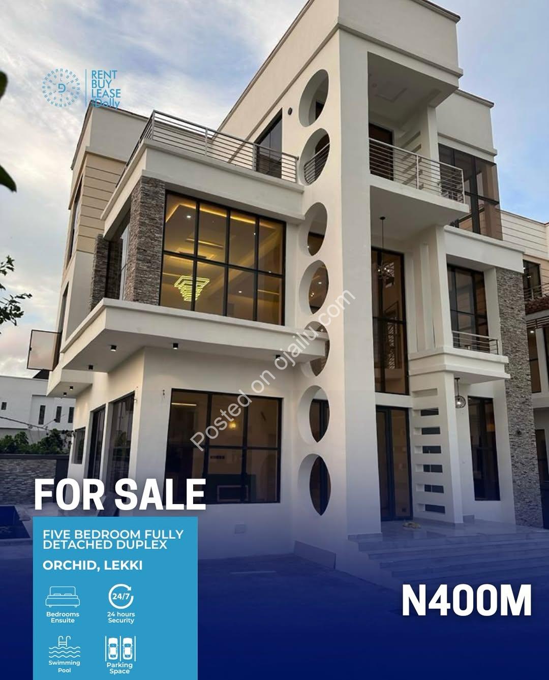 Stunning 5-Bed Duplex with Pool in Orchid