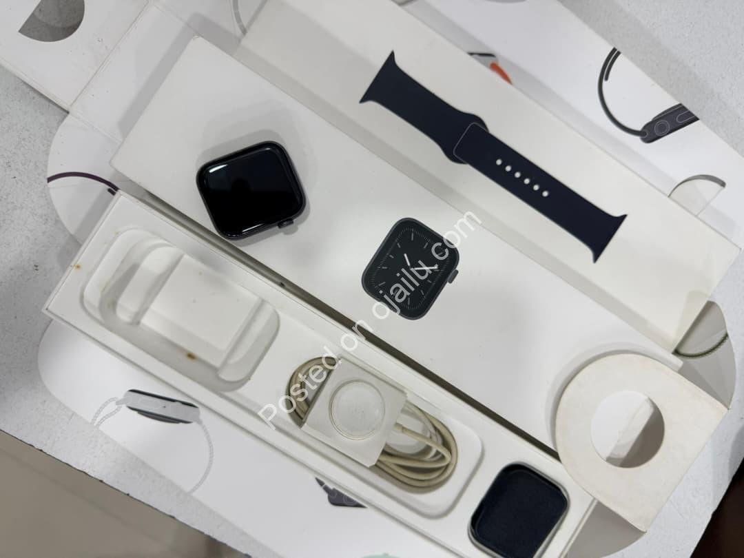 Unbox Luxury: Apple Watch Series 5 44mm – ₦150k