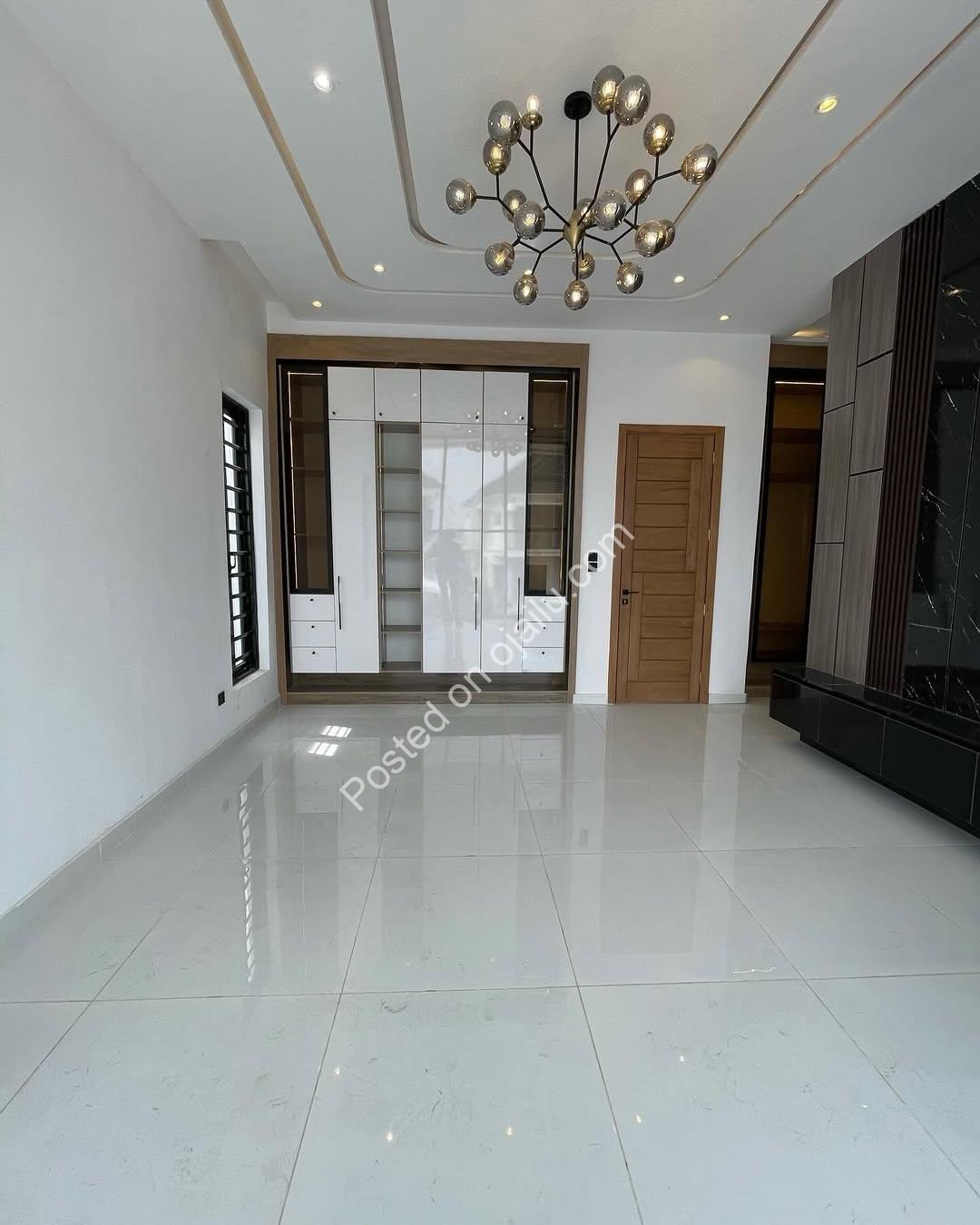 Elegant 5-Bedroom Haven with Pool & BQ