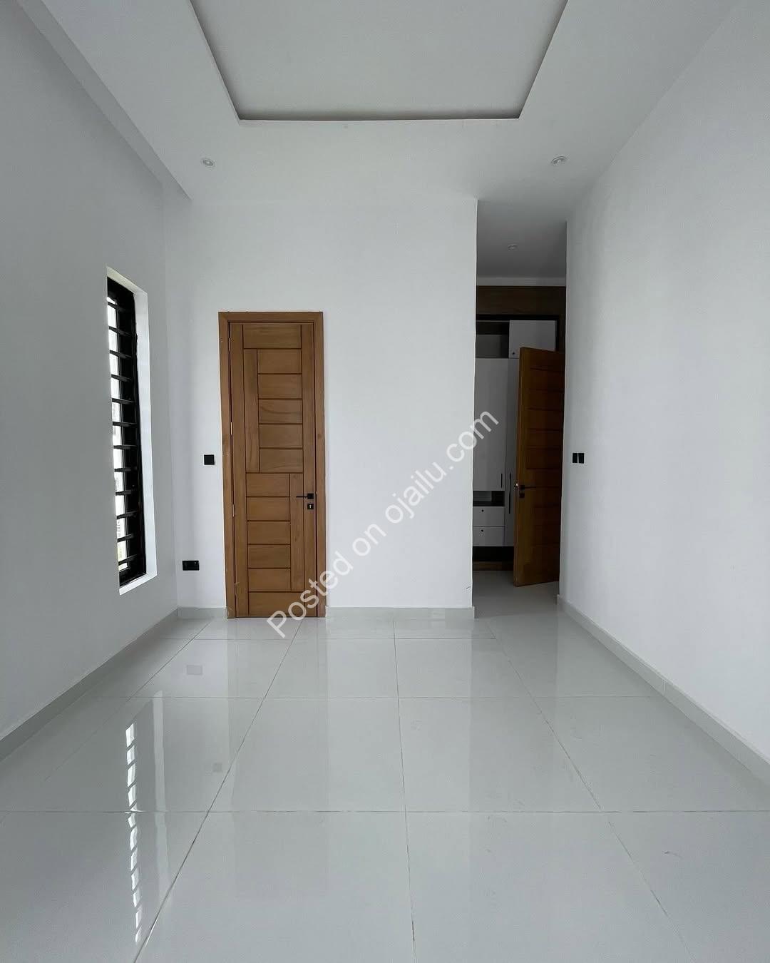 Elegant 5-Bedroom Haven with Pool & BQ