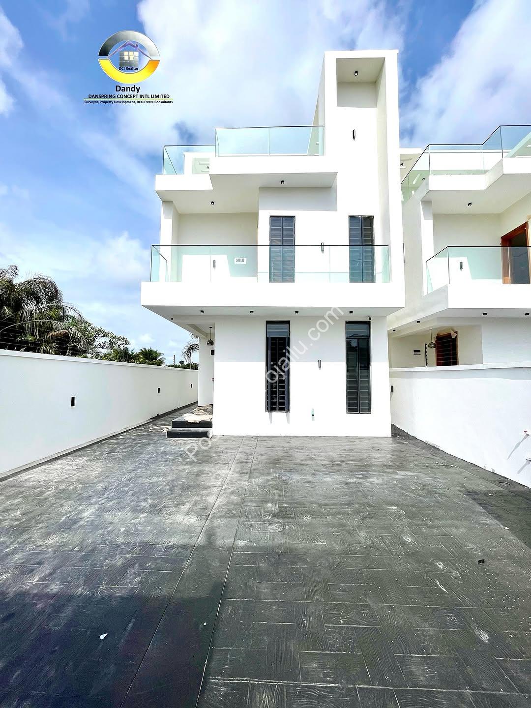 Lekki’s Ultimate 4-Bedroom Haven with Rooftop Oasis