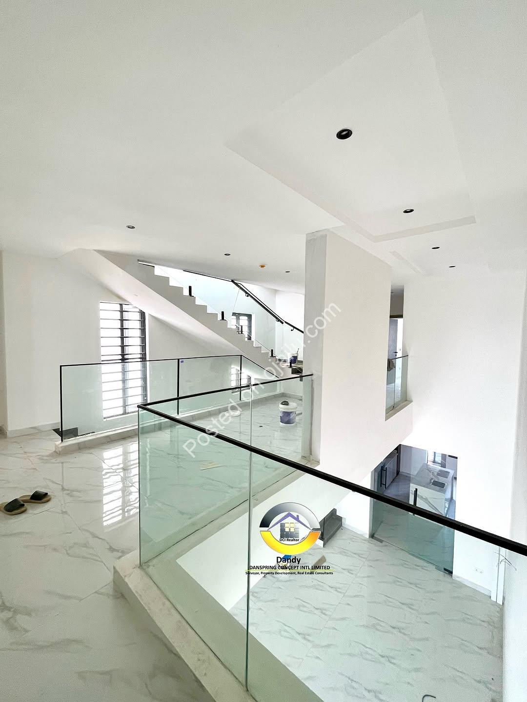 Lekki’s Ultimate 4-Bedroom Haven with Rooftop Oasis