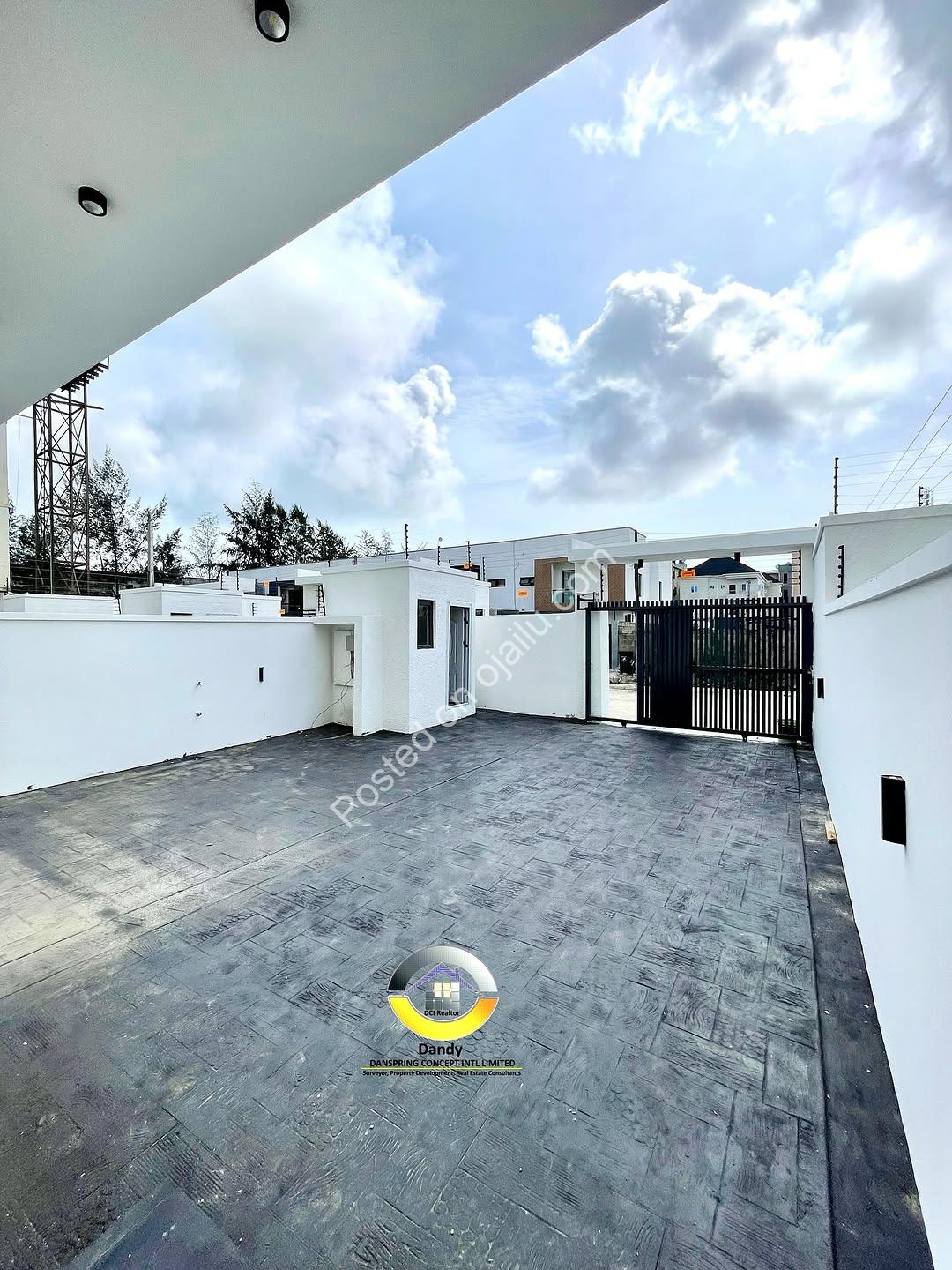 Lekki’s Ultimate 4-Bedroom Haven with Rooftop Oasis