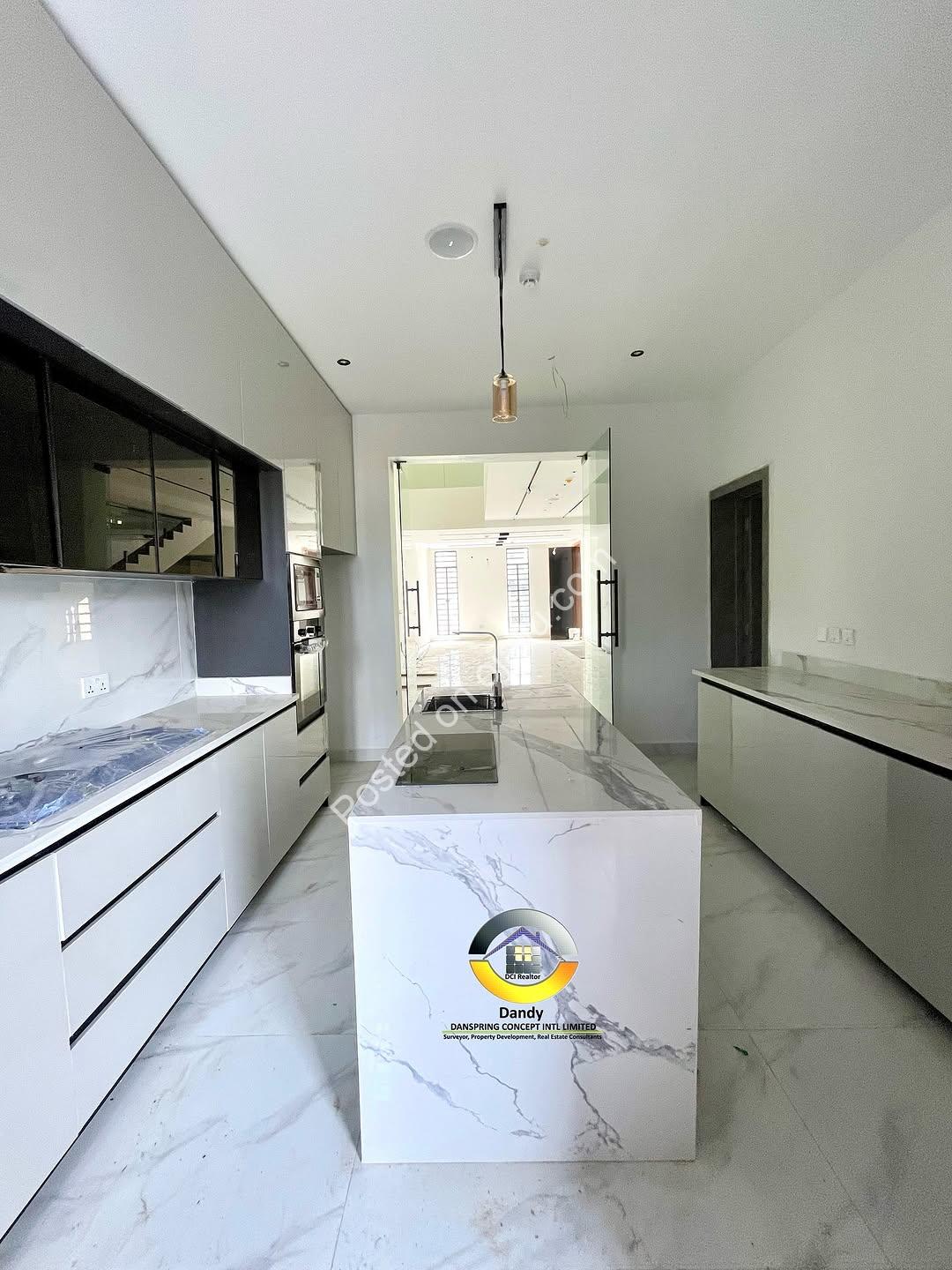 Lekki’s Ultimate 4-Bedroom Haven with Rooftop Oasis