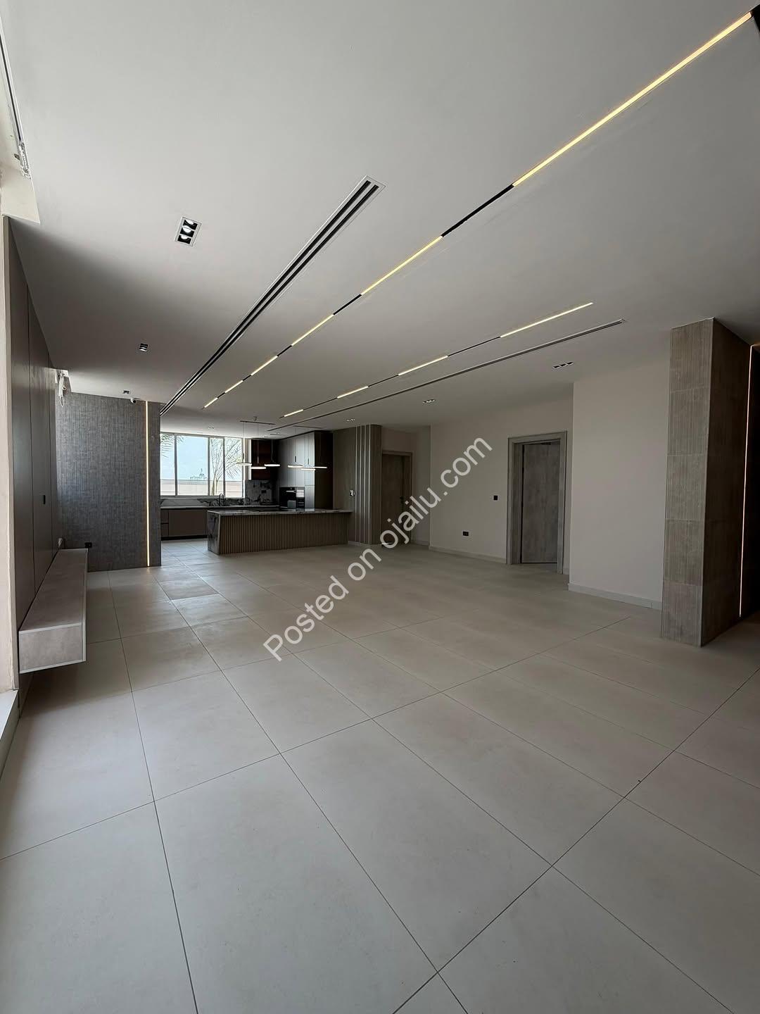 Lekki’s Elite Penthouse: Pool, Gym & Skyline Views