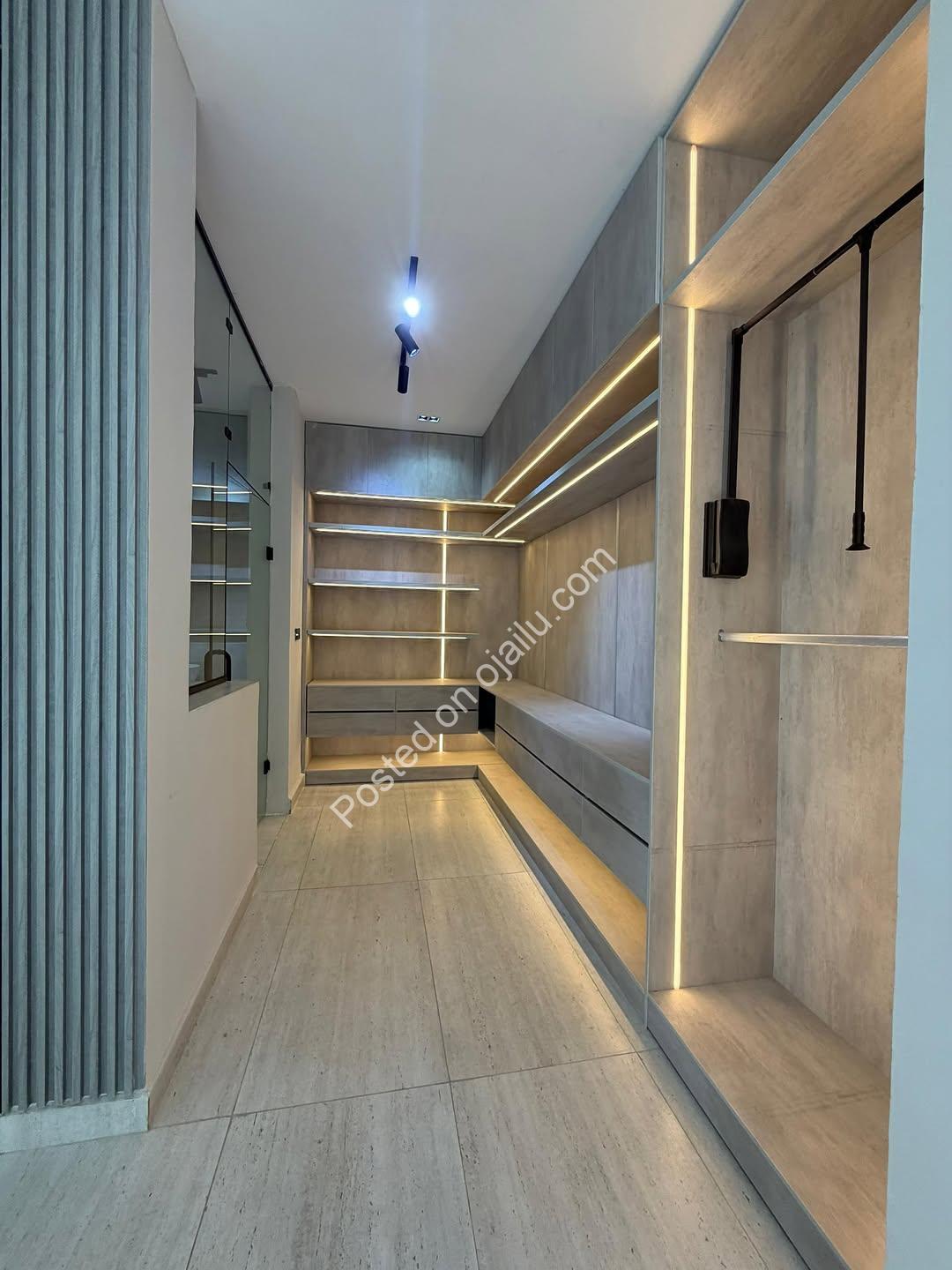 Lekki’s Elite Penthouse: Pool, Gym & Skyline Views