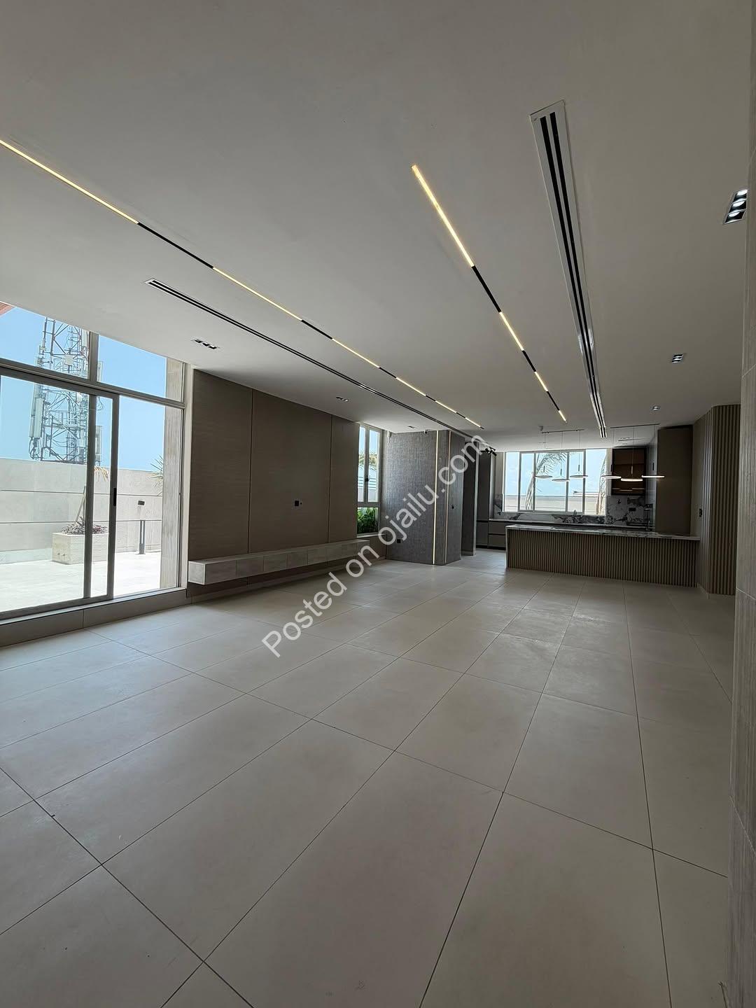 Lekki’s Elite Penthouse: Pool, Gym & Skyline Views