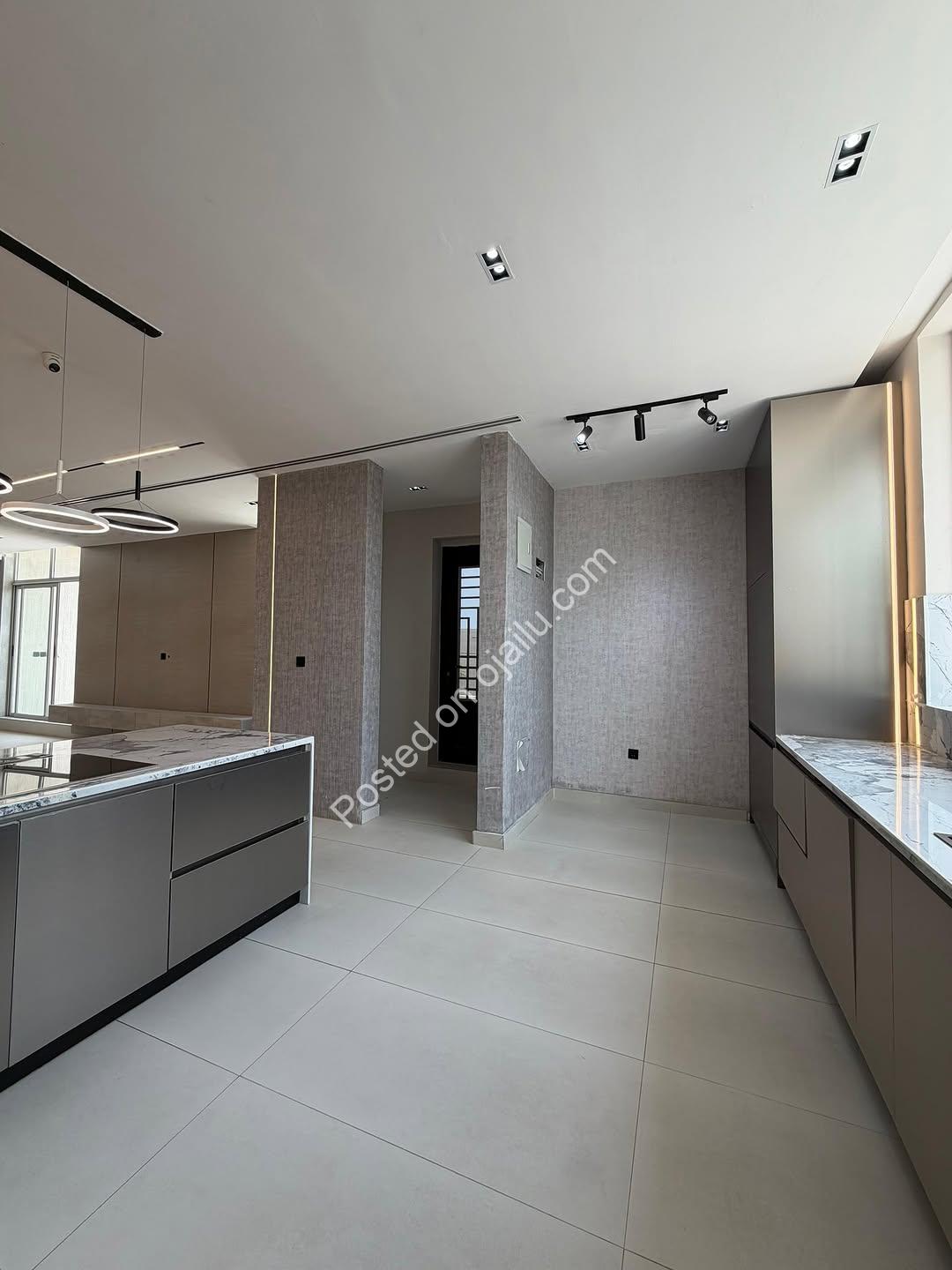 Lekki’s Elite Penthouse: Pool, Gym & Skyline Views