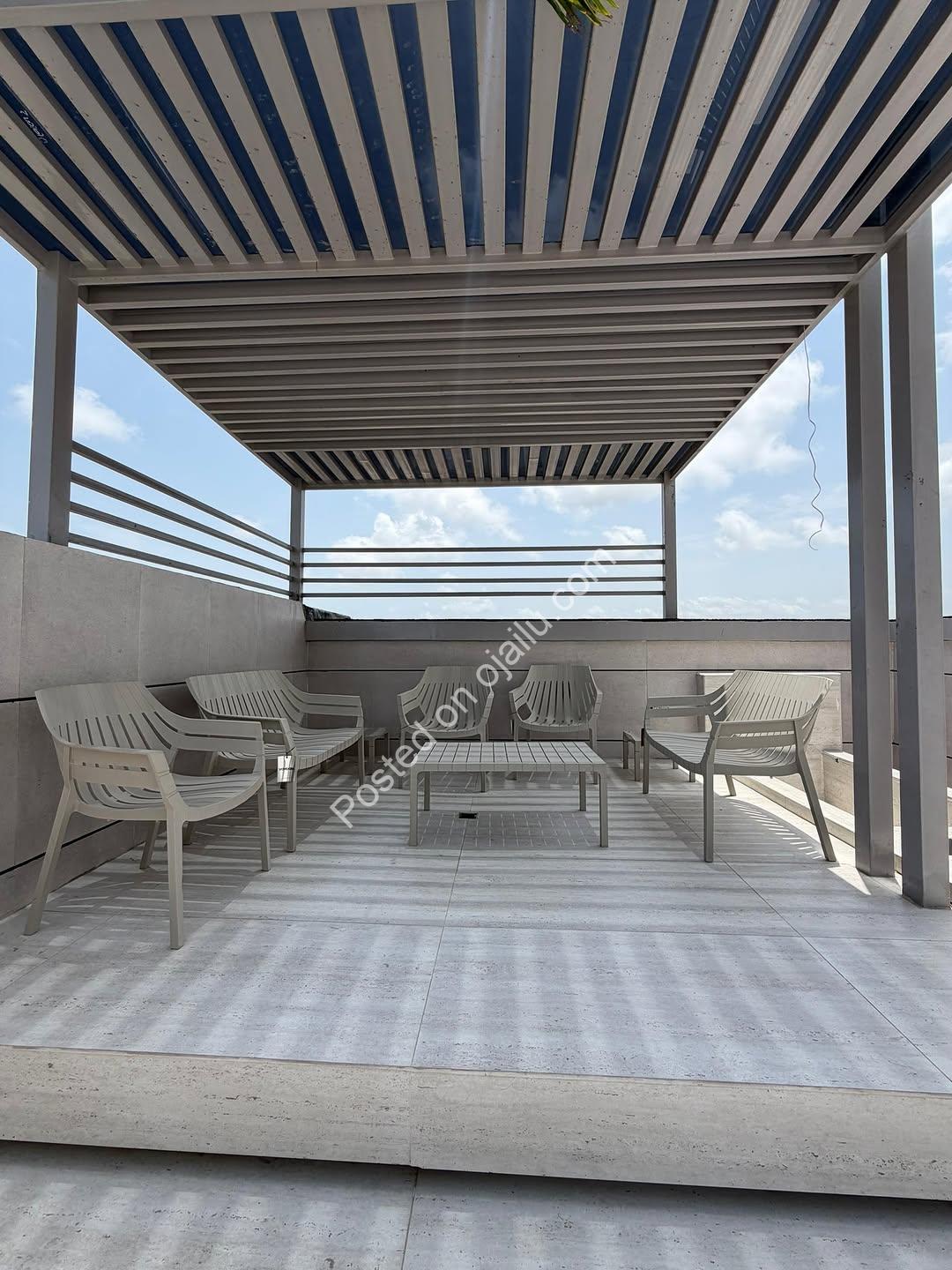 Lekki’s Elite Penthouse: Pool, Gym & Skyline Views