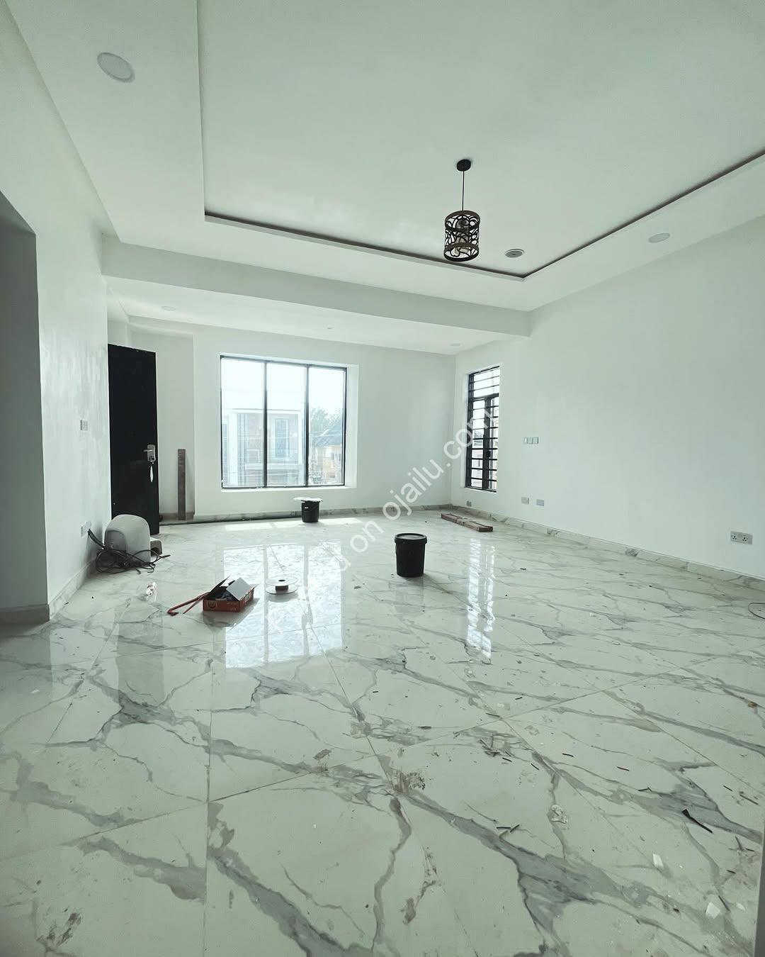 Lekki’s Ultimate Family Oasis: 5-Bed Poolside Haven