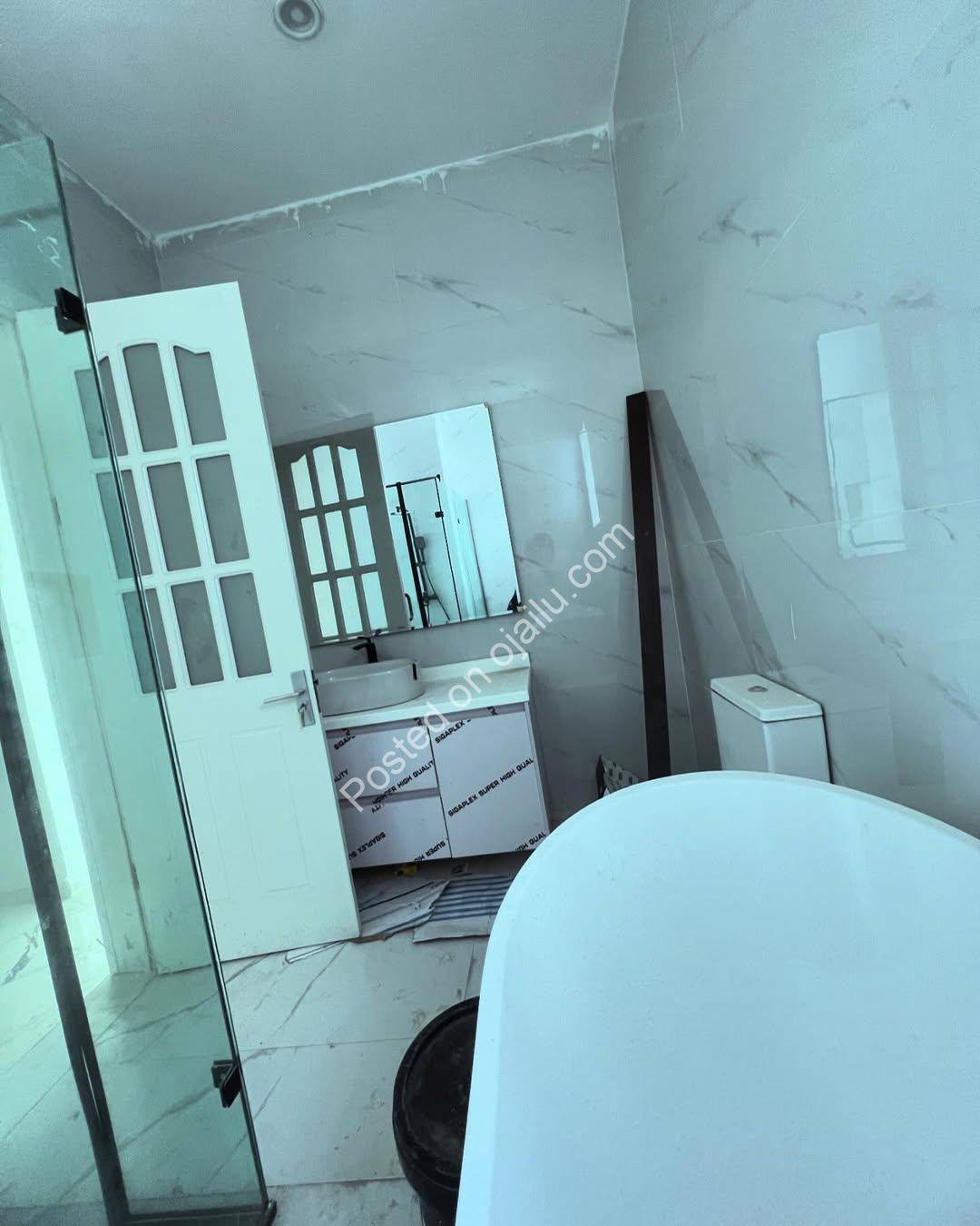 Lekki’s Ultimate Family Oasis: 5-Bed Poolside Haven