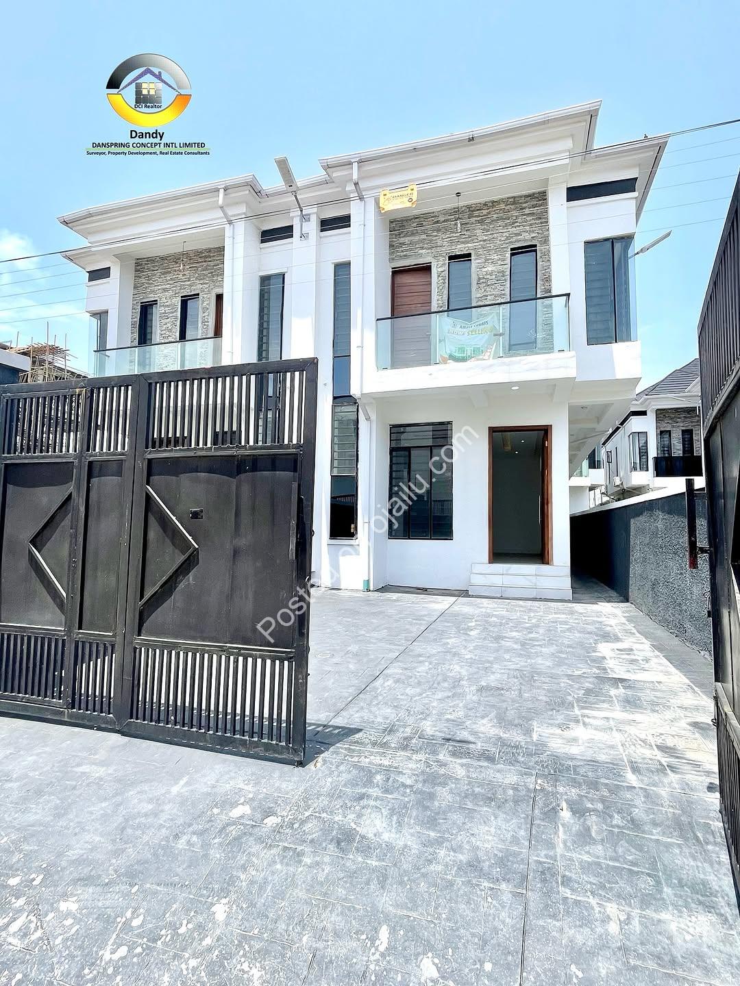 Lekki’s New 4-Bedroom Haven with BQ & Lush Gardens