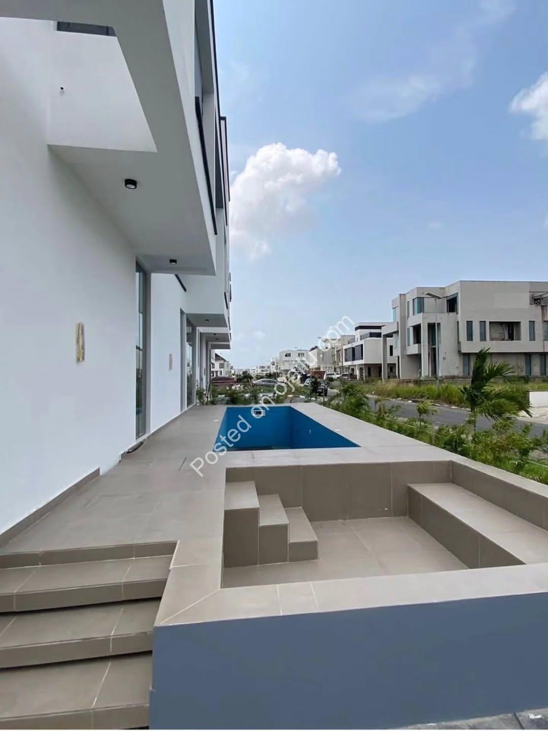 Your Dream Home Awaits: 5-Bed Duplex with Cinema & Pool