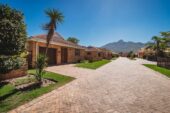 Family Haven: Spacious 2-Bed with Garden & Fireplace