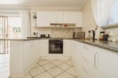 Family Haven: Spacious 2-Bed with Garden & Fireplace