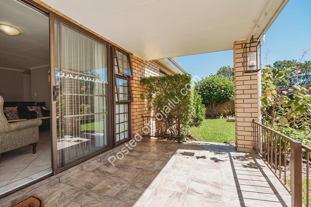 Family Haven: Spacious 2-Bed with Garden & Fireplace