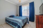 Family Haven: Spacious 2-Bed with Garden & Fireplace