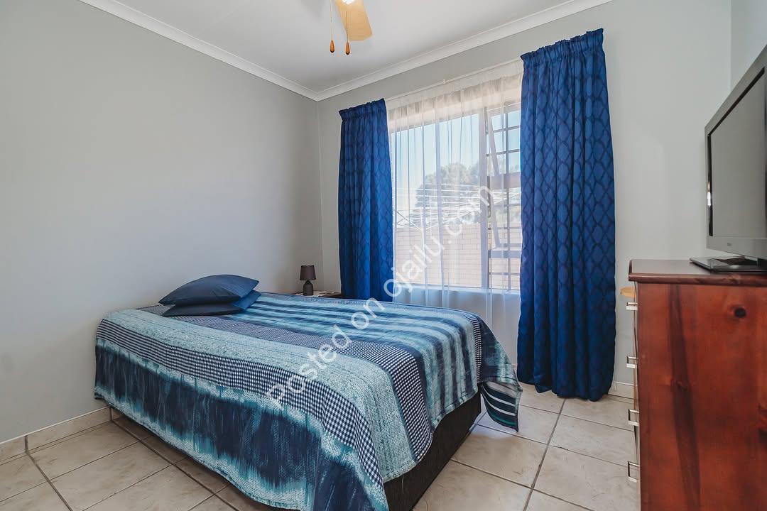 Family Haven: Spacious 2-Bed with Garden & Fireplace