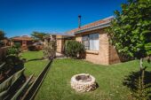 Family Haven: Spacious 2-Bed with Garden & Fireplace
